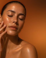 Línea CLEAR de Mist Jewel para piel mixta o grasa: rostro de mujer con piel fresca