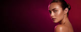 Línea RENEW de Mist Jewel para piel madura: rostro de mujer con piel firme y luminosa